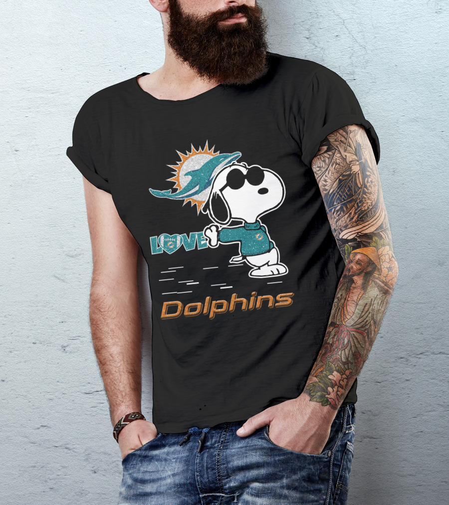 Snoopy Love Miami Dolphins Football Fan Graphics T-Shirt