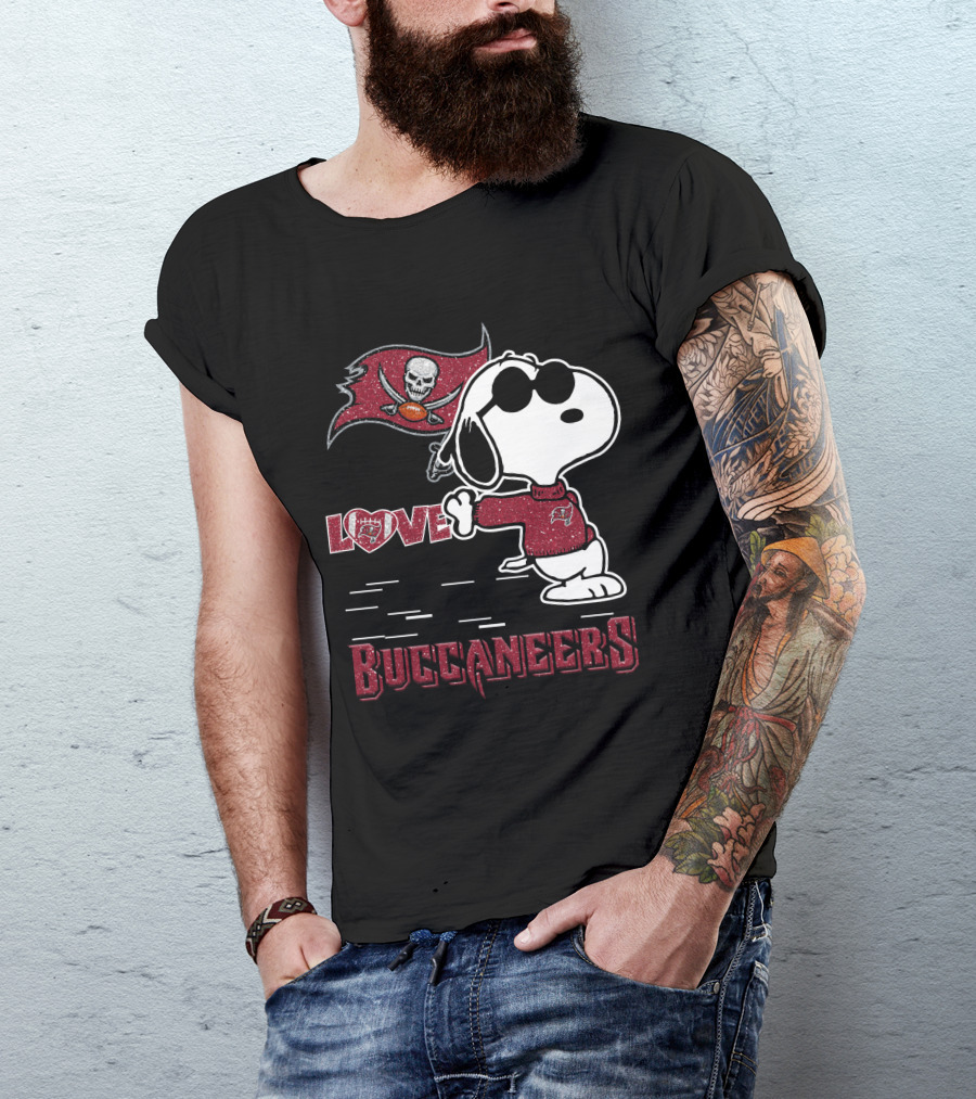 Snoopy Buccaneers Love Tampa Bay Football T-Shirt
