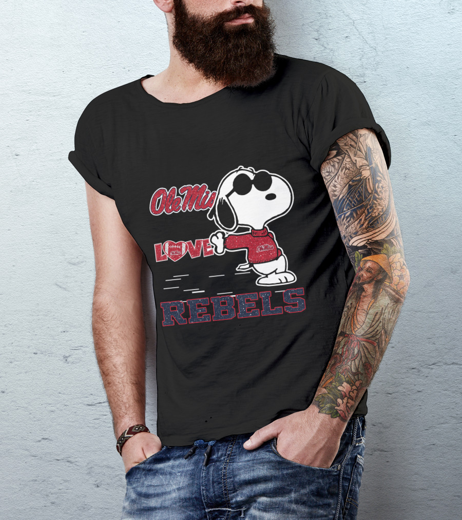 Snoopy Ole Miss Rebels Love Football T-Shirt