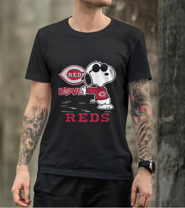 Snoopy Love Cincinnati Reds Peanuts Baseball Fan T-Shirt