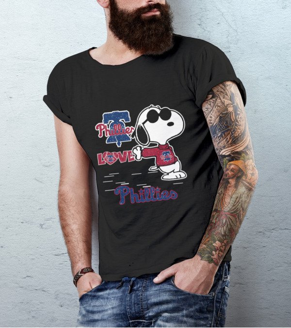 Snoopy Phillies Love Philadelphia Phillies T-Shirt