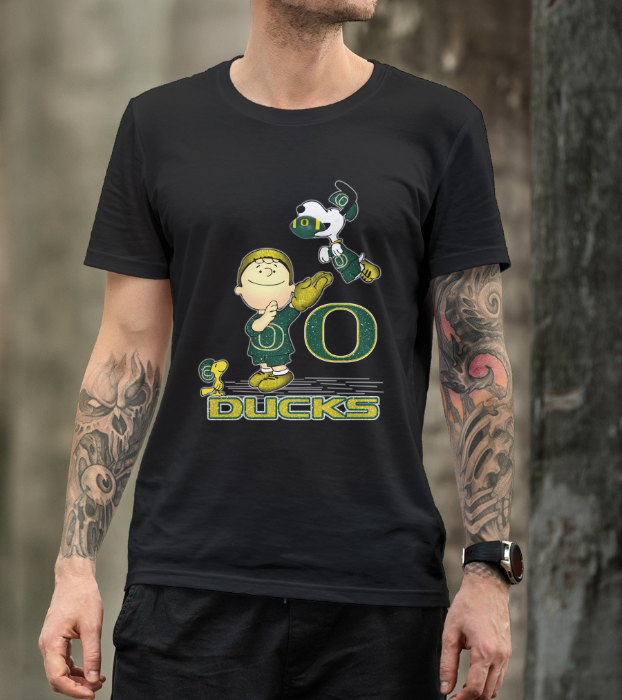 Snoopy And Woodstock Celebrate Oregon Ducks Football With Charlie Brown T-Shirt