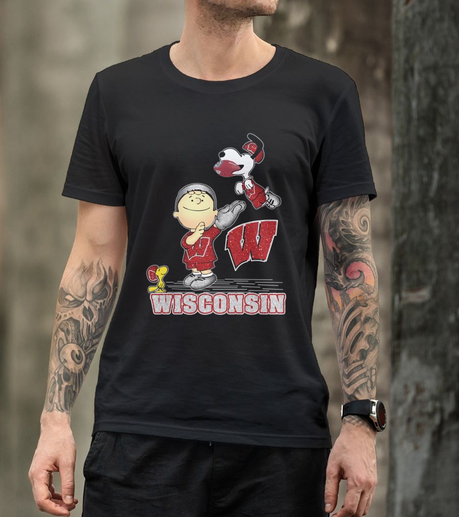 Snoopy Wisconsin Badgers Charlie Brown Woodstock Football T-Shirt