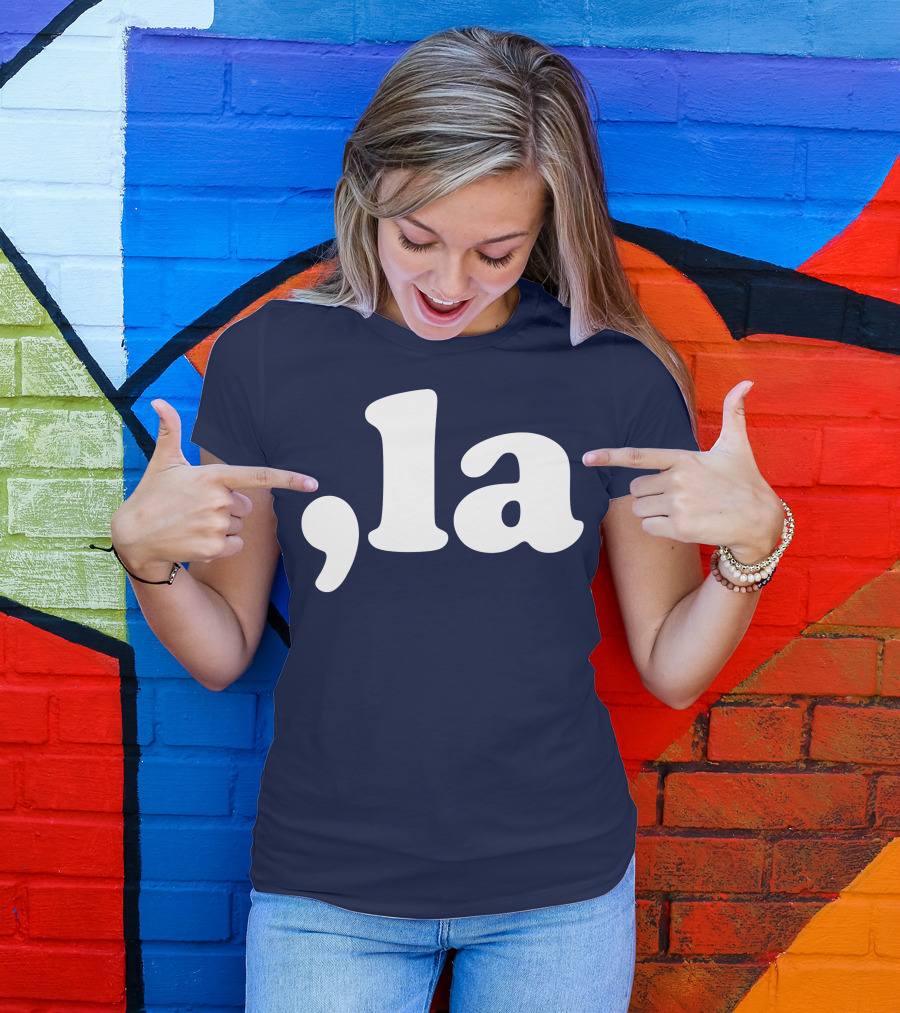 Comma La Kamala Harris Shirt For Political Enthusiasts T-Shirt