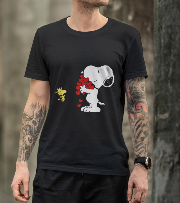 Snoopy Holding Hearts With Woodstock Hugging T-Shirt