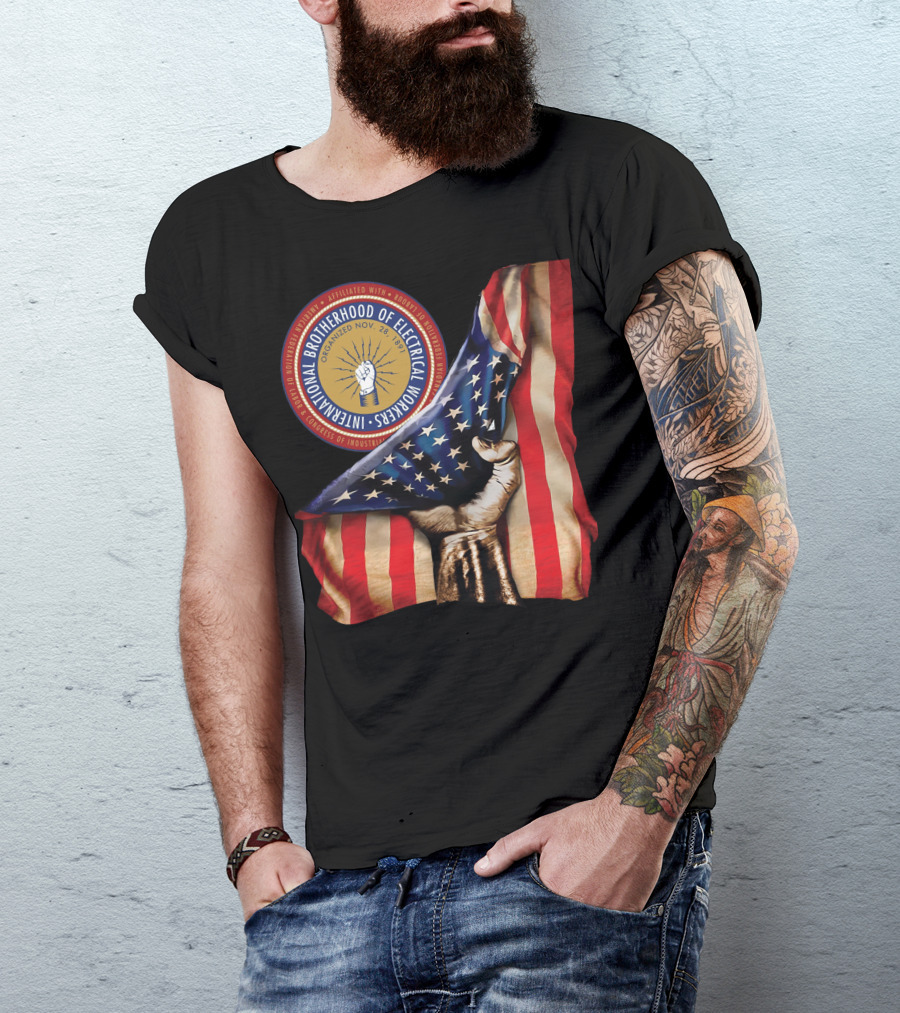 INTERNATIONAL BROTHERHOOD OF ELECTRICAL WORKERS ORGANIZED NOV 28 1891 AMERICAN FLAG HAND FIST STRIPED IBEW NXTM139 T-Shirt