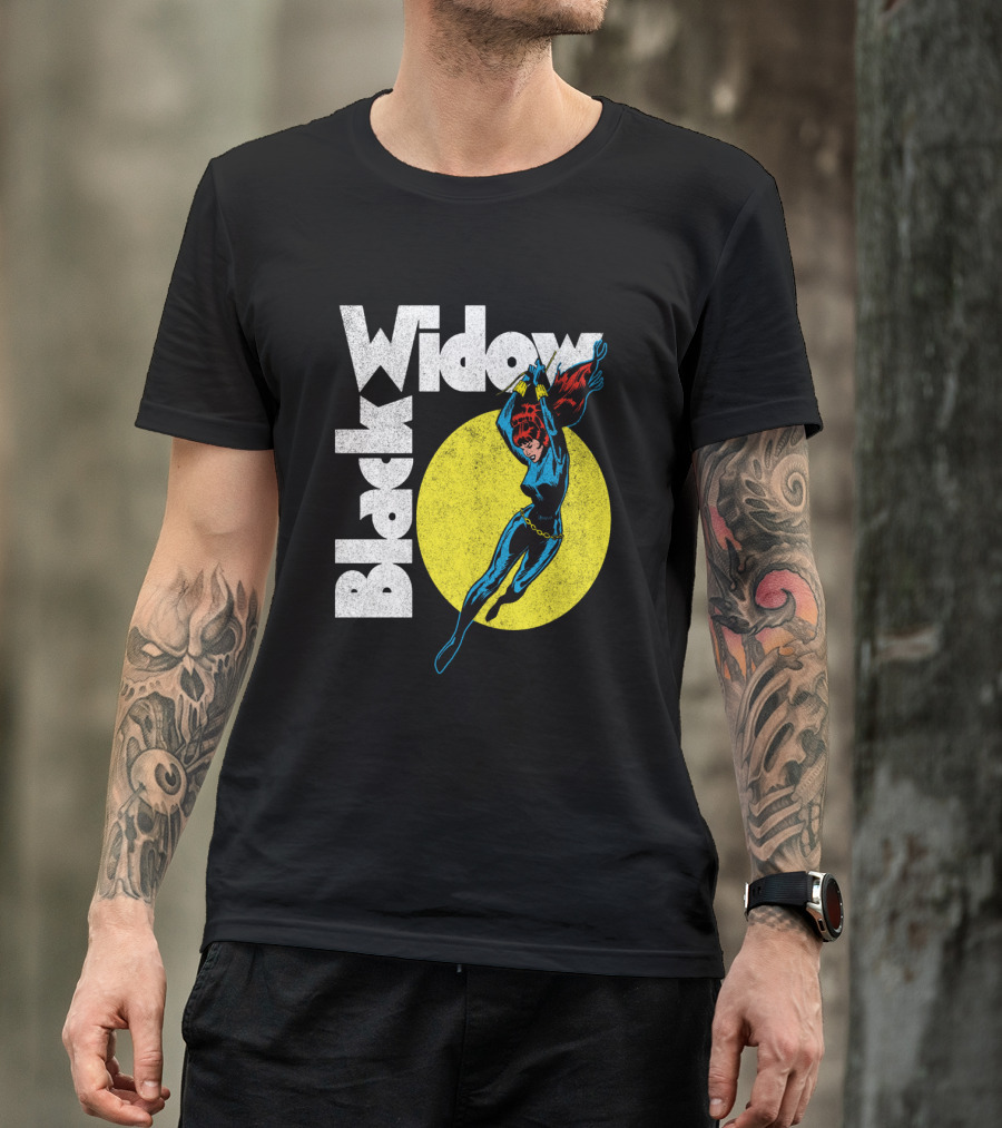 Black Widow Marvel Comic Circle Retro Heroic Pose T-Shirt