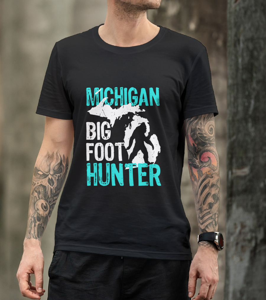 Michigan Bigfoot Hunter Bigfoot Silhouette On Michigan Map T-Shirt