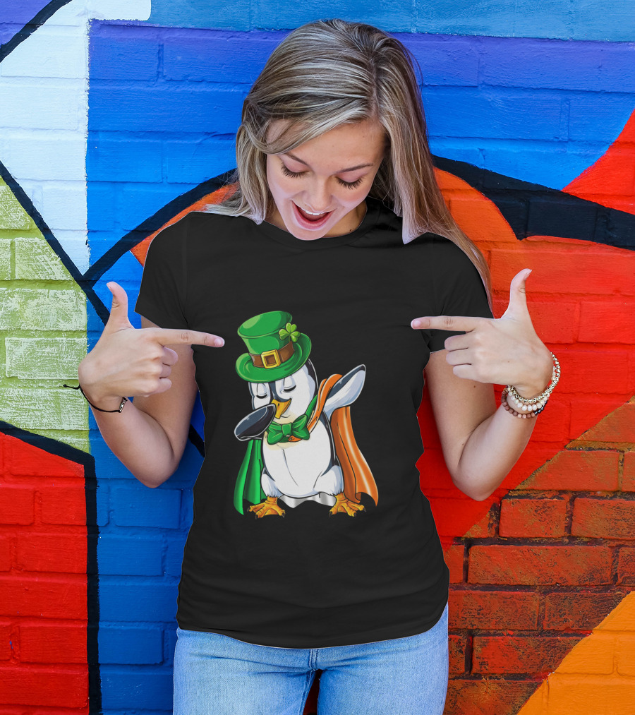Penguin Dabbing Leprechaun Hat Irish Flag Cape T-Shirt