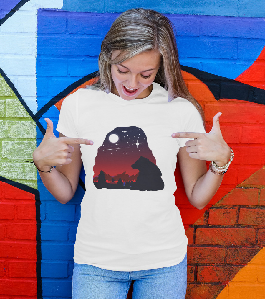 Bear Wildlife Animal Stargazing In Mountain Night Scene T-Shirt