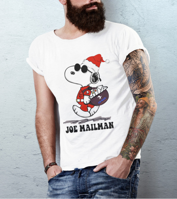 JOE MAILMAN SNOOPY SANTA USPS HOLIDAY DELIVERY T-Shirt