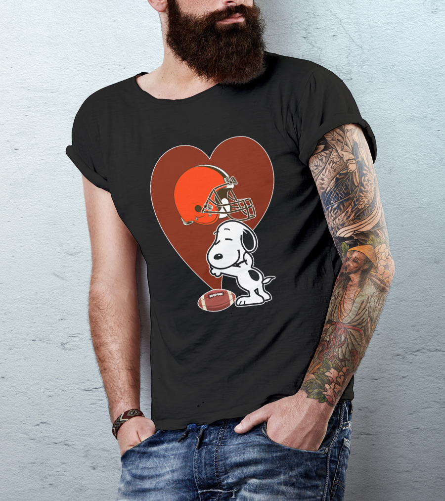 Cleveland Browns Snoopy Heart Football Helmet Hug T-Shirt