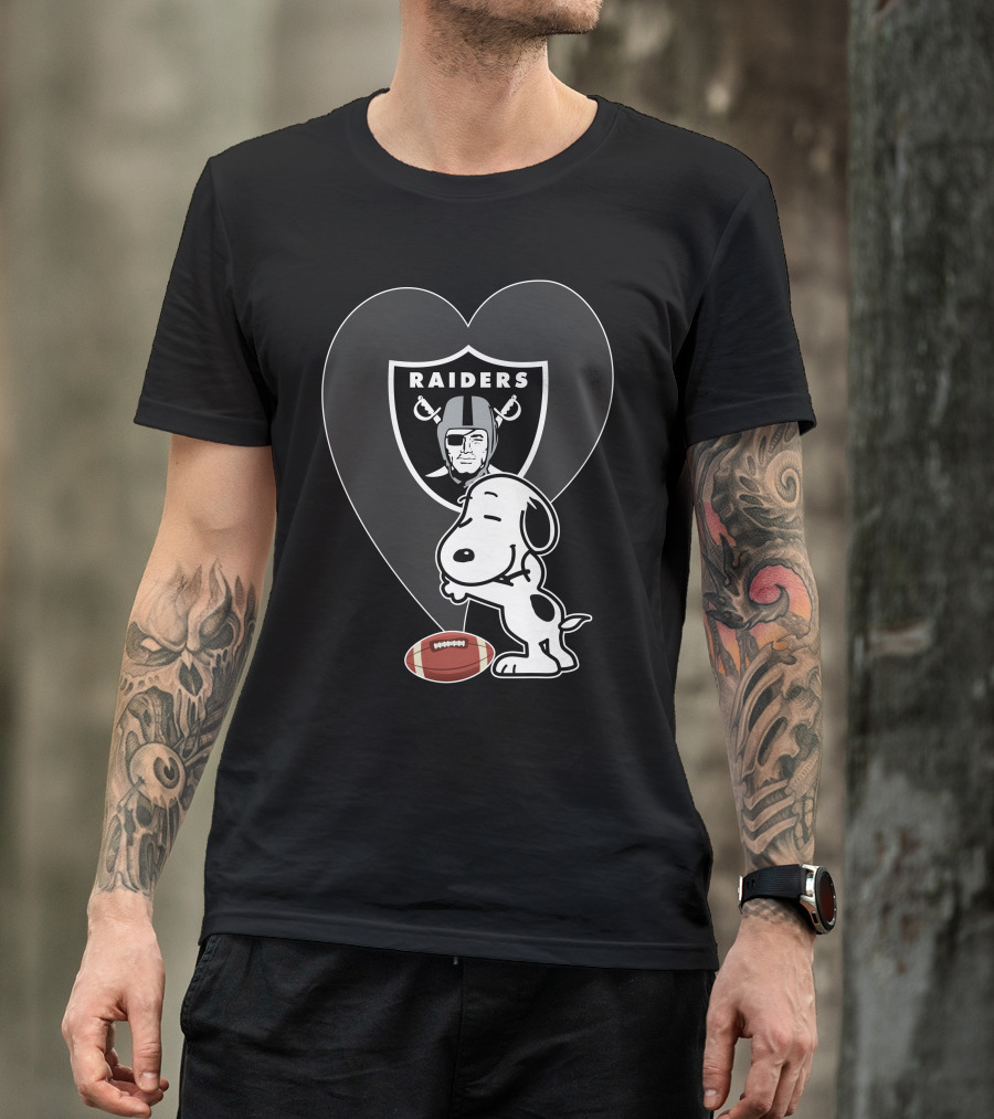 Las Vegas Raiders Snoopy Football Heart Hug T-Shirt