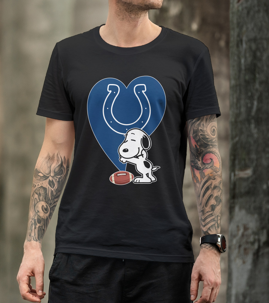 Indianapolis Colts Snoopy Football Heart Hug T-Shirt