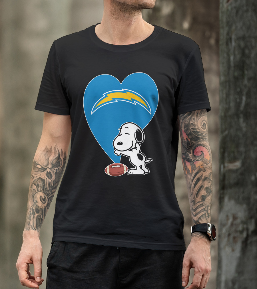 Los Angeles Chargers Snoopy Football Heart Hug T-Shirt
