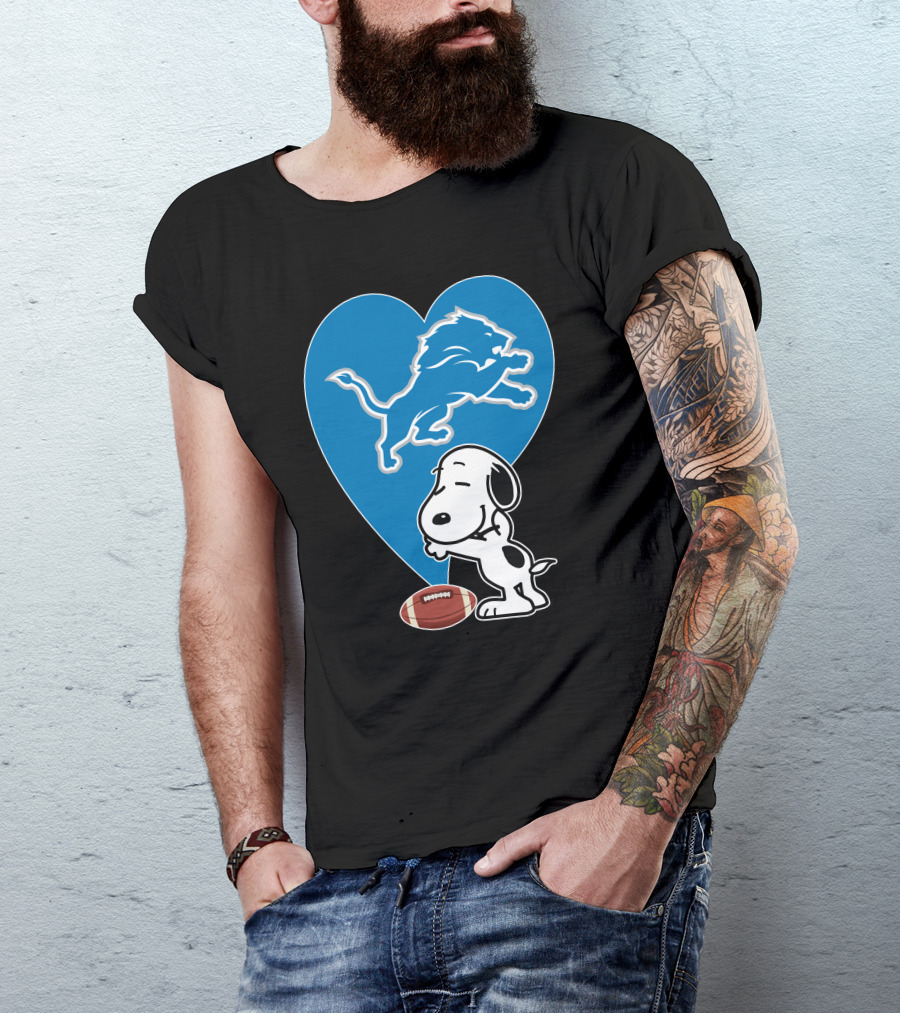Detroit Lions Snoopy Heart Balloon Football Hug T-Shirt