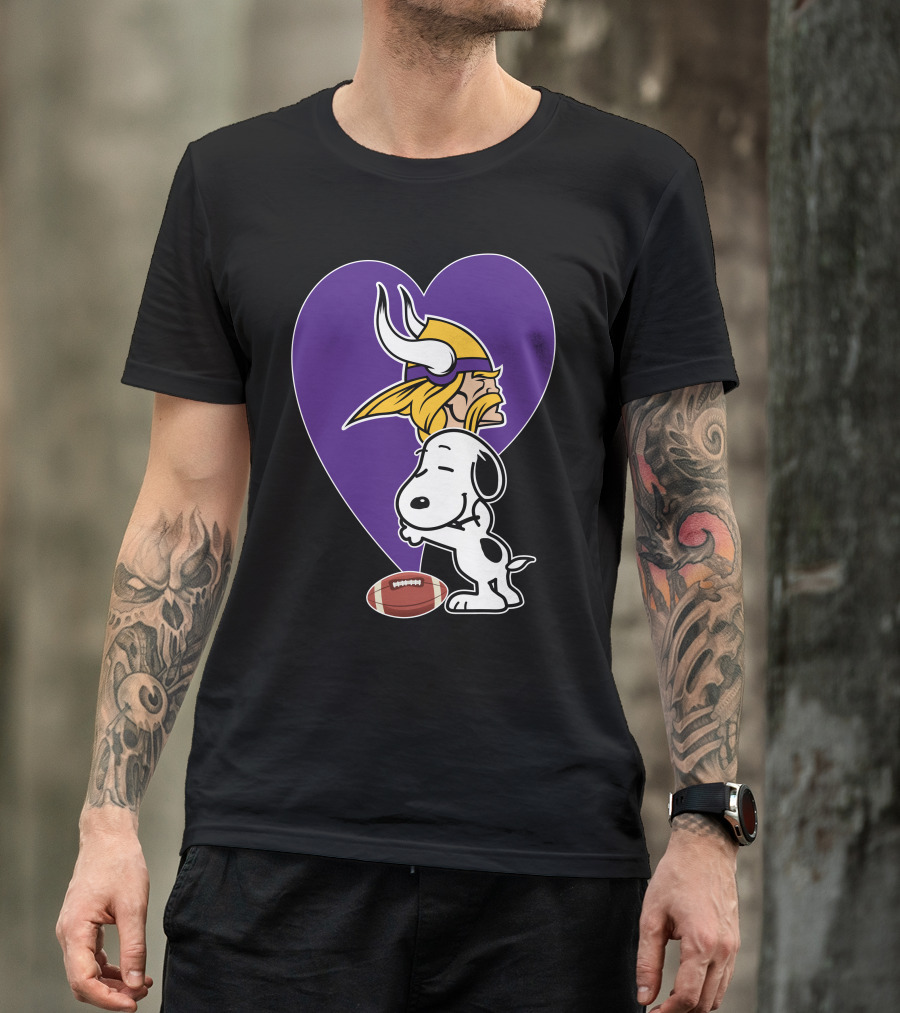 Minnesota Vikings Snoopy Football Heart Hug T-Shirt