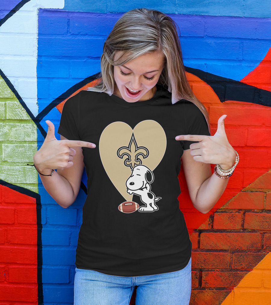 New Orleans Saints Snoopy Hug Heart Fleur-de-Lis Football T-Shirt