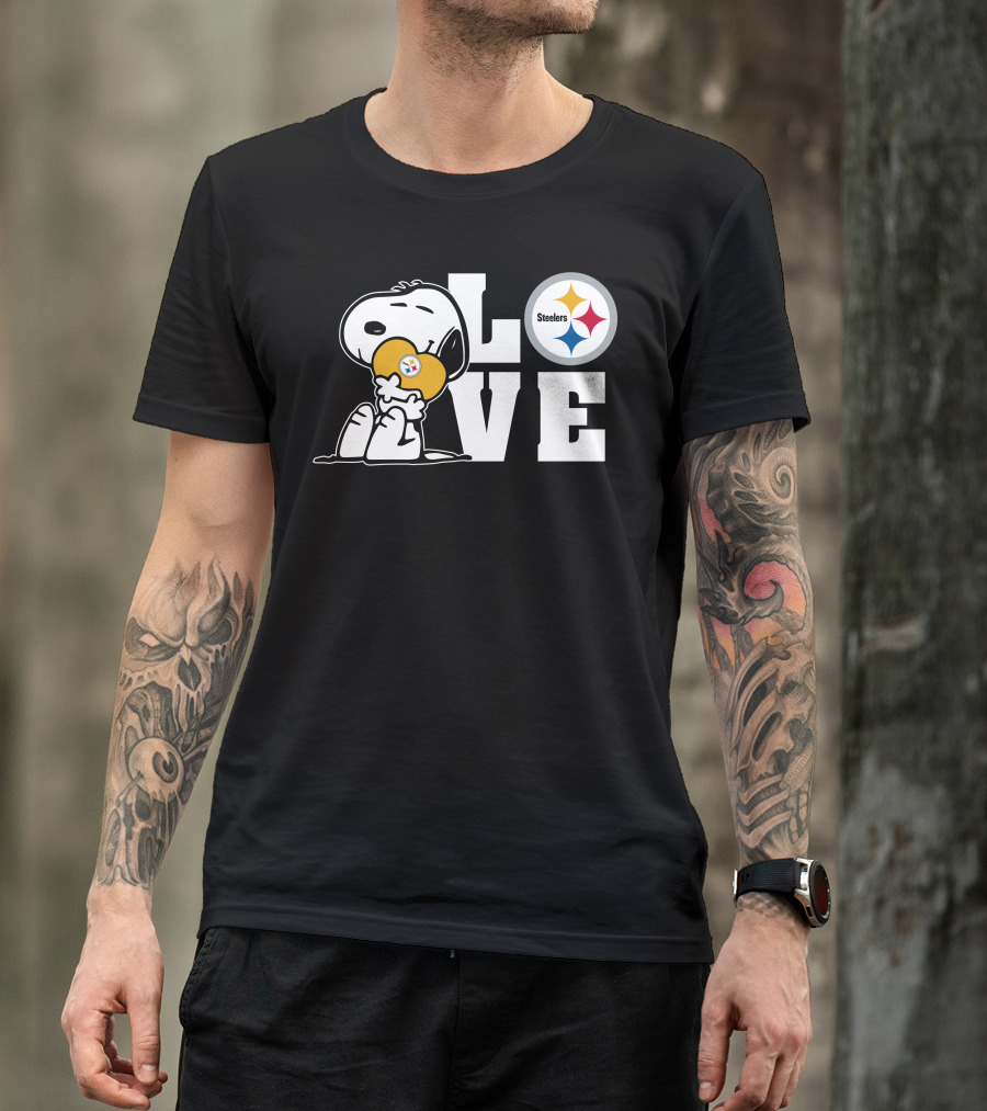Snoopy Hugging Yellow Heart Steelers Love T-Shirt