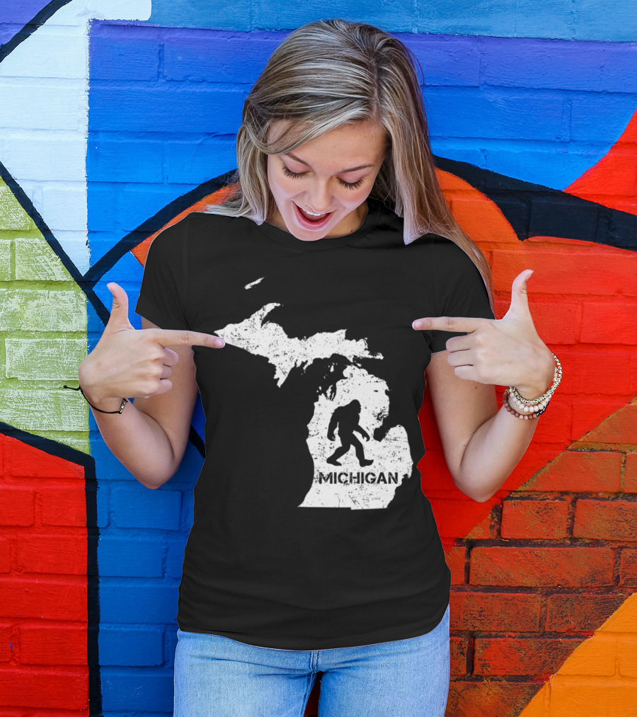 Michigan Bigfoot Silhouette Map T-Shirt