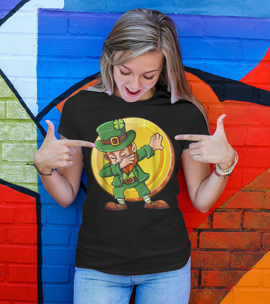 Dabbing Leprechaun With Large Gold Coin And Shamrock Hat T-Shirt