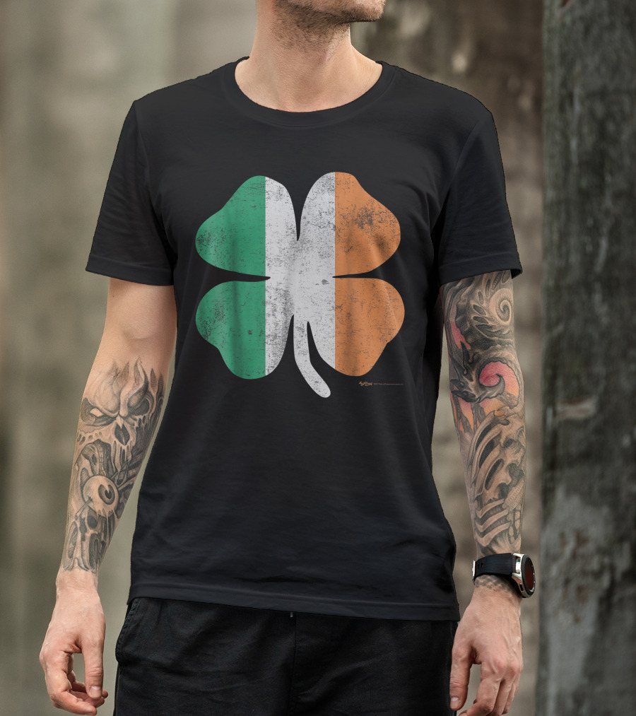 Vintage Irish Shamrock Four-Leaf Clover Ireland Flag T-Shirt