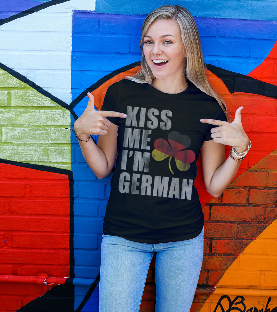Kiss Me I'm German St. Patrick's Day Clover Germany Deutschland T-Shirt