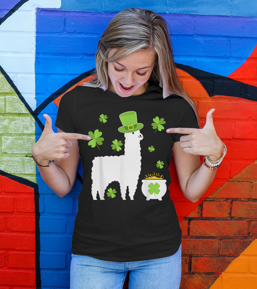 Llama Lovers Clovers Saint Patrick's Day Pot Of Gold And Shamrocks T-Shirt