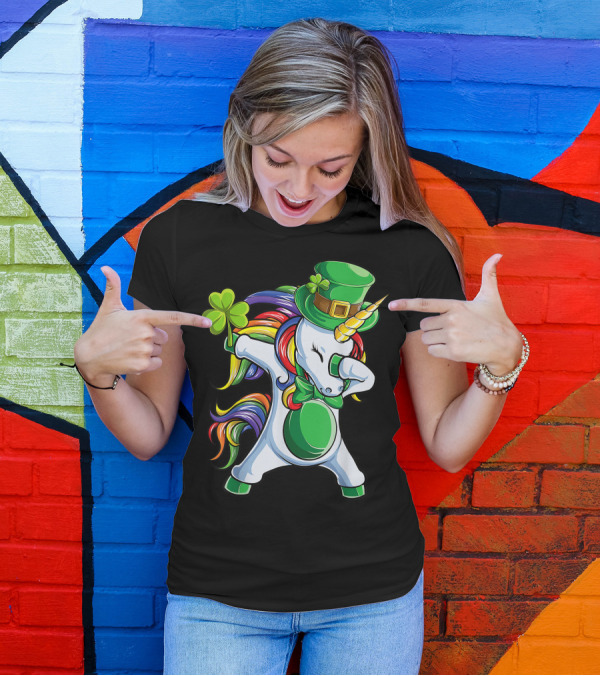 Dabbing Unicorn St Patricks Day Leprechaun Rainbow Lepricorn T-Shirt