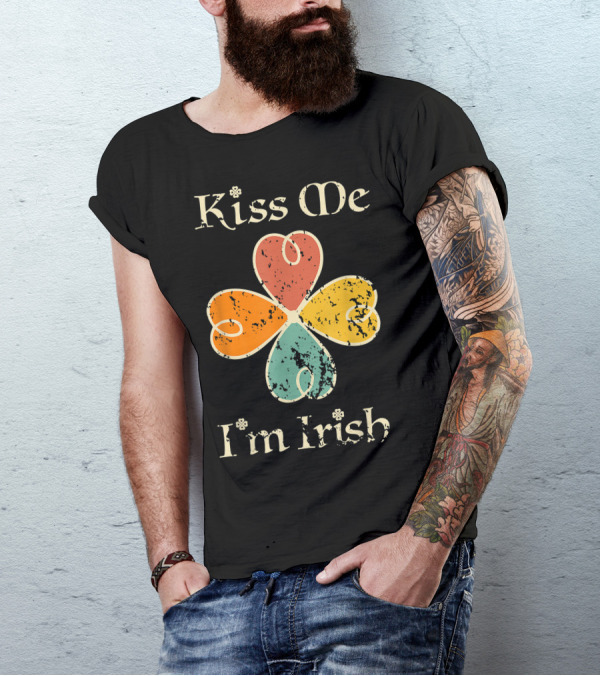 Kiss Me I'm Irish Vintage Retro Clover Shamrock T-Shirt