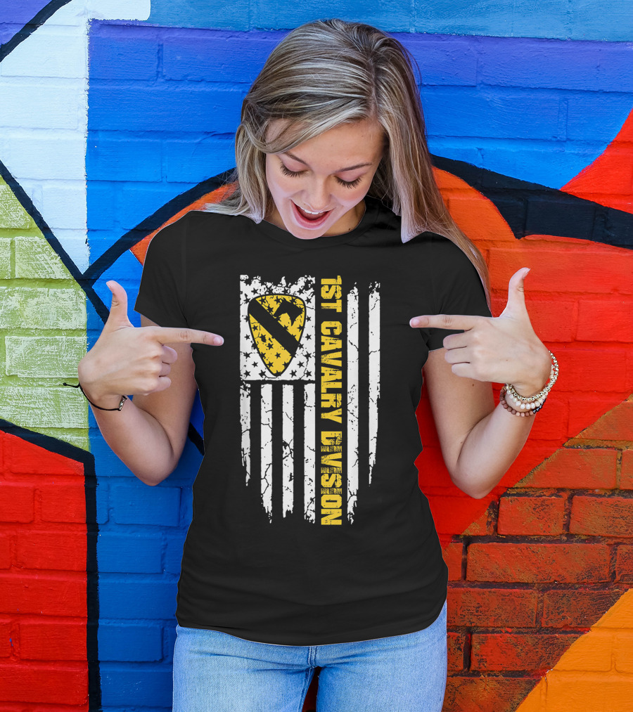 1St Cavalry Division Veteran American Flag Shield T-Shirt