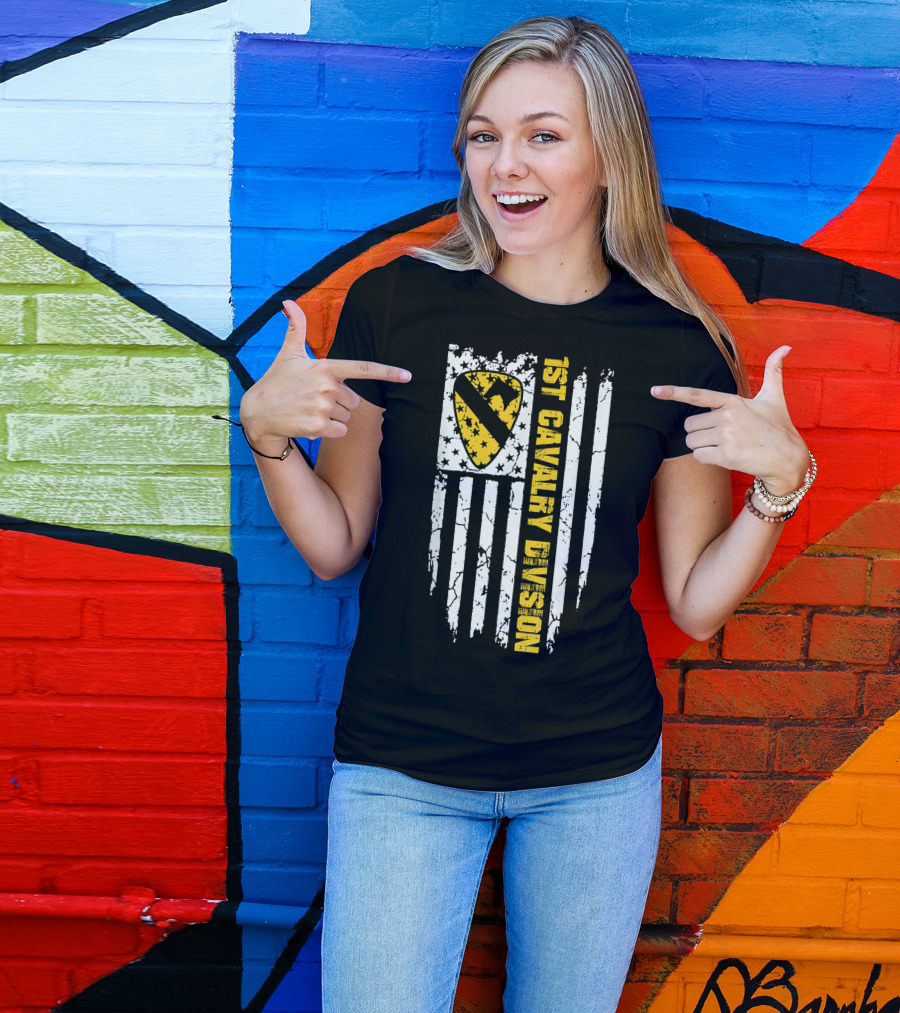 1St Cavalry Division Veteran American Flag Shield T-Shirt