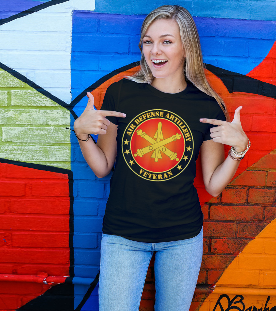 Air Defense Artillery Veteran Badge And Crossed Cannons T-Shirt