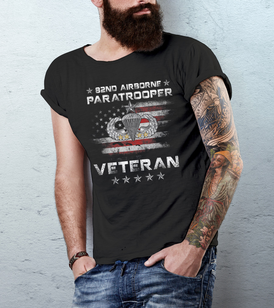 82Nd Airborne Paratrooper Veteran American Flag Wings And Stars Badge T-Shirt