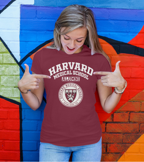 HARVARD MEDICAL SCHOOL ALUMNI ESTABLISHED 1782 VERITAS T-Shirt