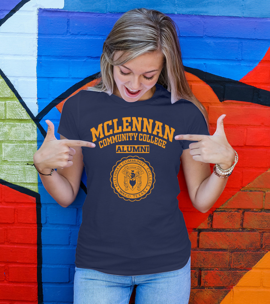 MCLENNAN COMMUNITY COLLEGE ALUMNI WACO TEXAS SEAL HOC MAJORUM VIRTUS T-Shirt