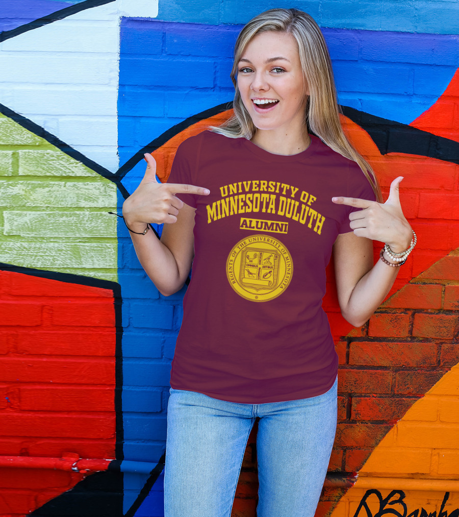 University Of Minnesota Duluth Alumni Regents Omnibus Artibus T-Shirt