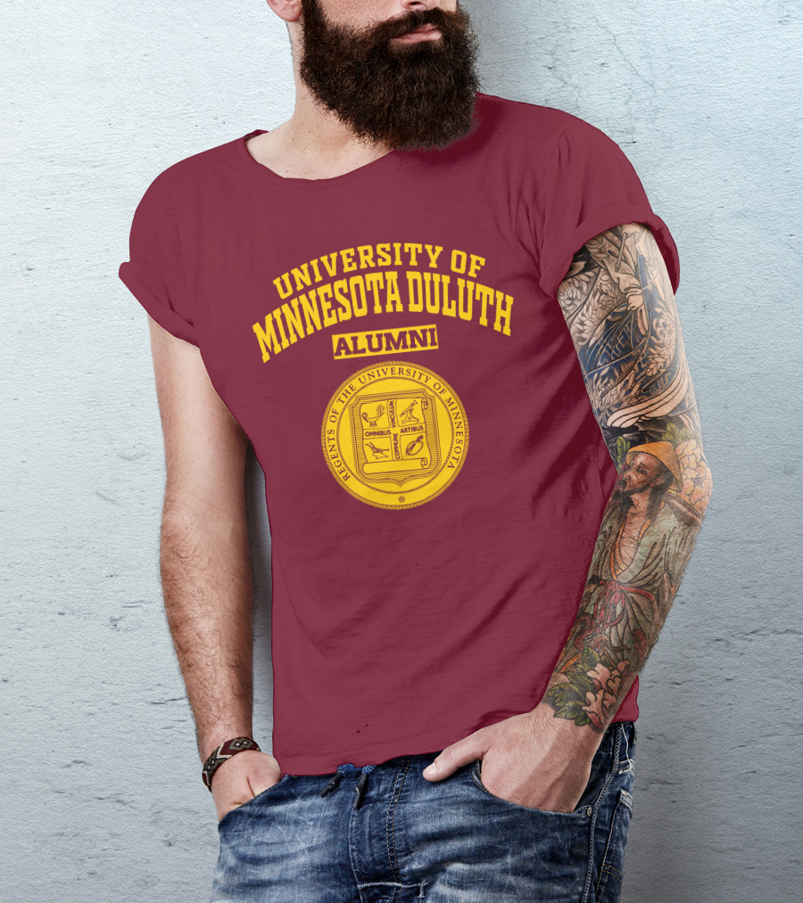 University Of Minnesota Duluth Alumni Regents Omnibus Artibus T-Shirt
