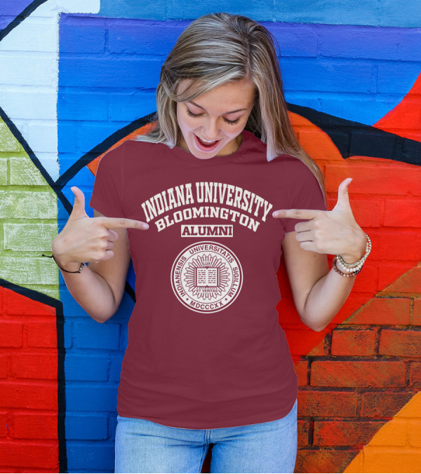 INDIANA UNIVERSITY BLOOMINGTON ALUMNI INDIANENSIS UNIVERSITATIS SIGILLUM MDCCCXX LUX ET VERITAS T-Shirt