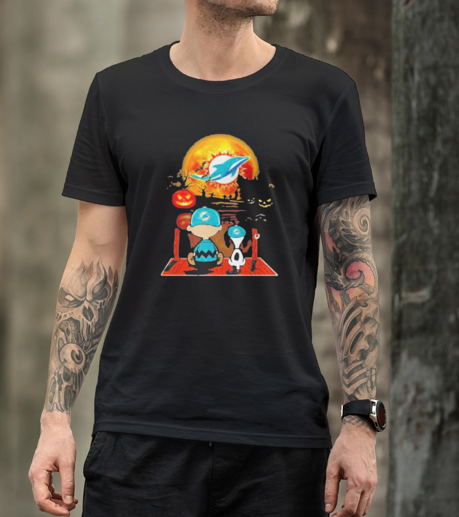 Snoopy Charlie Brown Miami Dolphins Halloween Pumpkin Moon T-Shirt