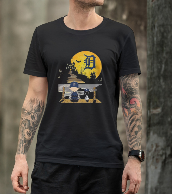 Snoopy Charlie Brown Detroit Tigers Halloween Moon Scene T-Shirt