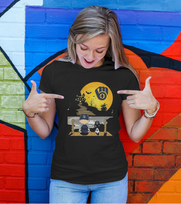 Snoopy Charlie Brown Under Moon Milwaukee Brewers Halloween Mansion Bats T-Shirt