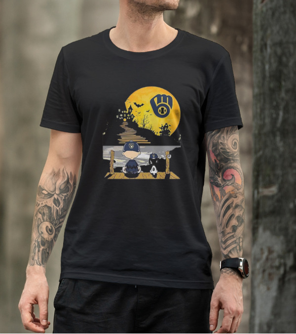 Snoopy Charlie Brown Under Moon Milwaukee Brewers Halloween Mansion Bats T-Shirt