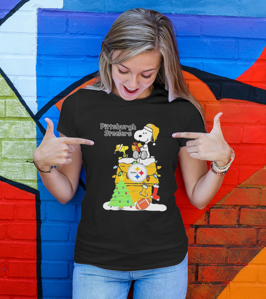 Pittsburgh Steelers Christmas Snoopy Rooftop Holiday Scene T-Shirt