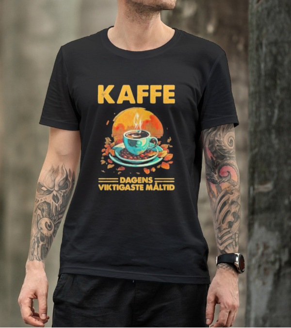 KAFFE Dagens Viktigaste Maltid Coffee Autumn Cup Leaves T-Shirt