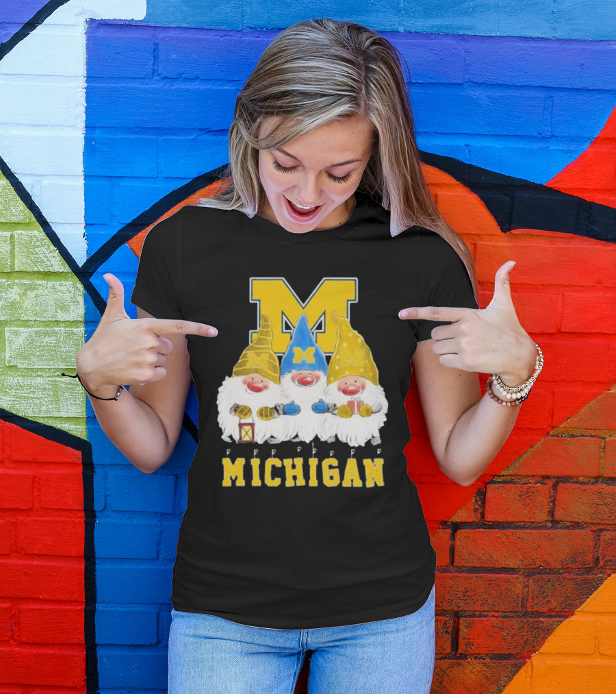 Michigan Wolverines Gnomes Merry Christmas T-Shirt