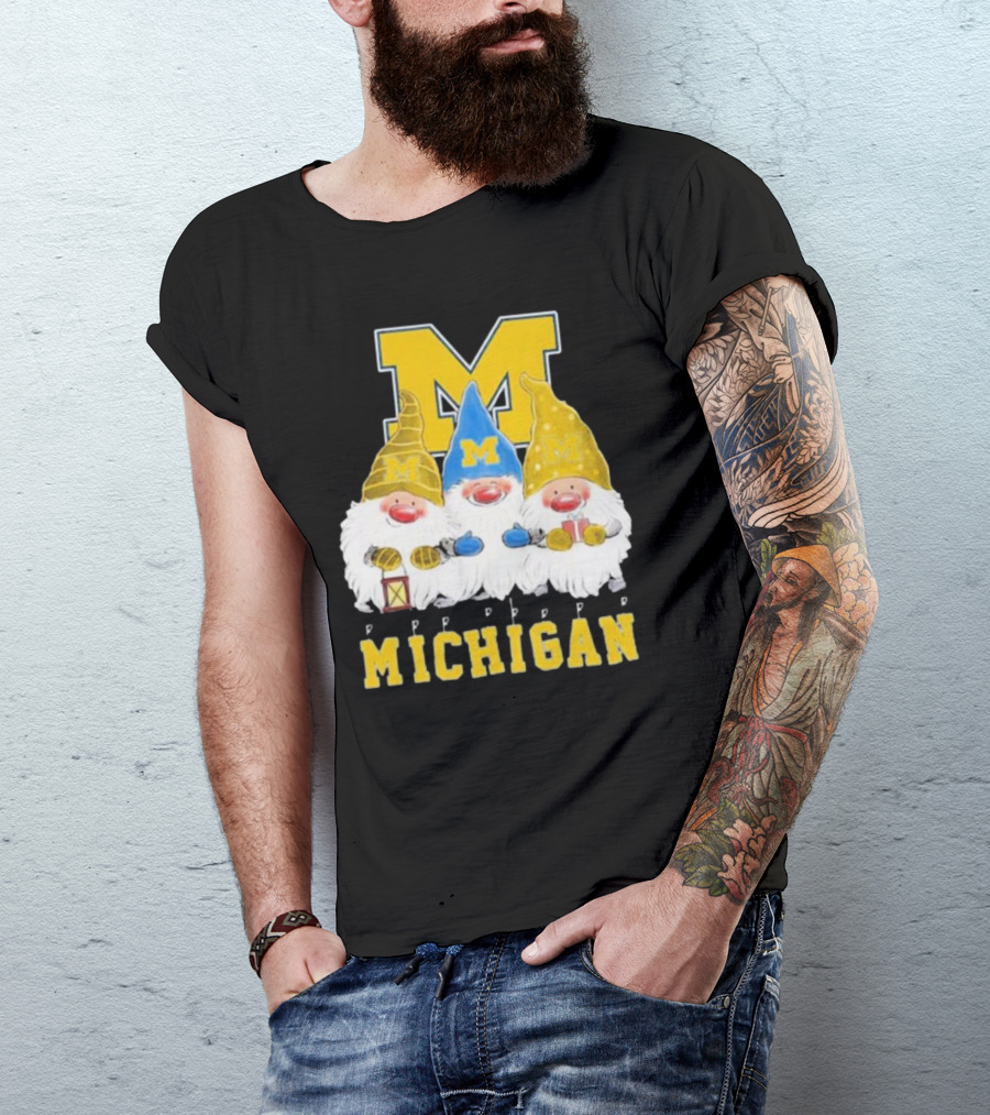 Michigan Wolverines Gnomes Merry Christmas T-Shirt
