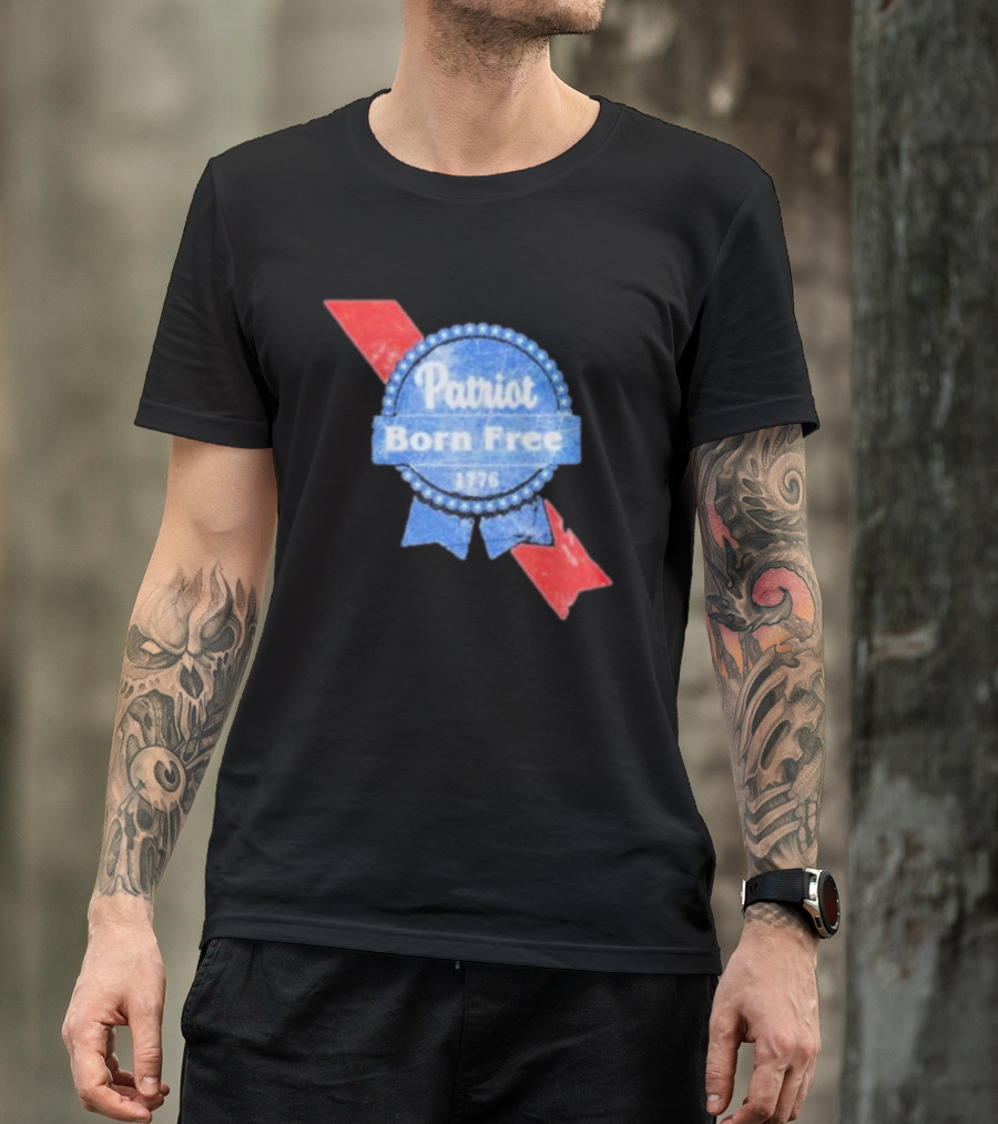 Patriot Born Free 1776 Badge With Red White Blue Ribbon Motif T-Shirt