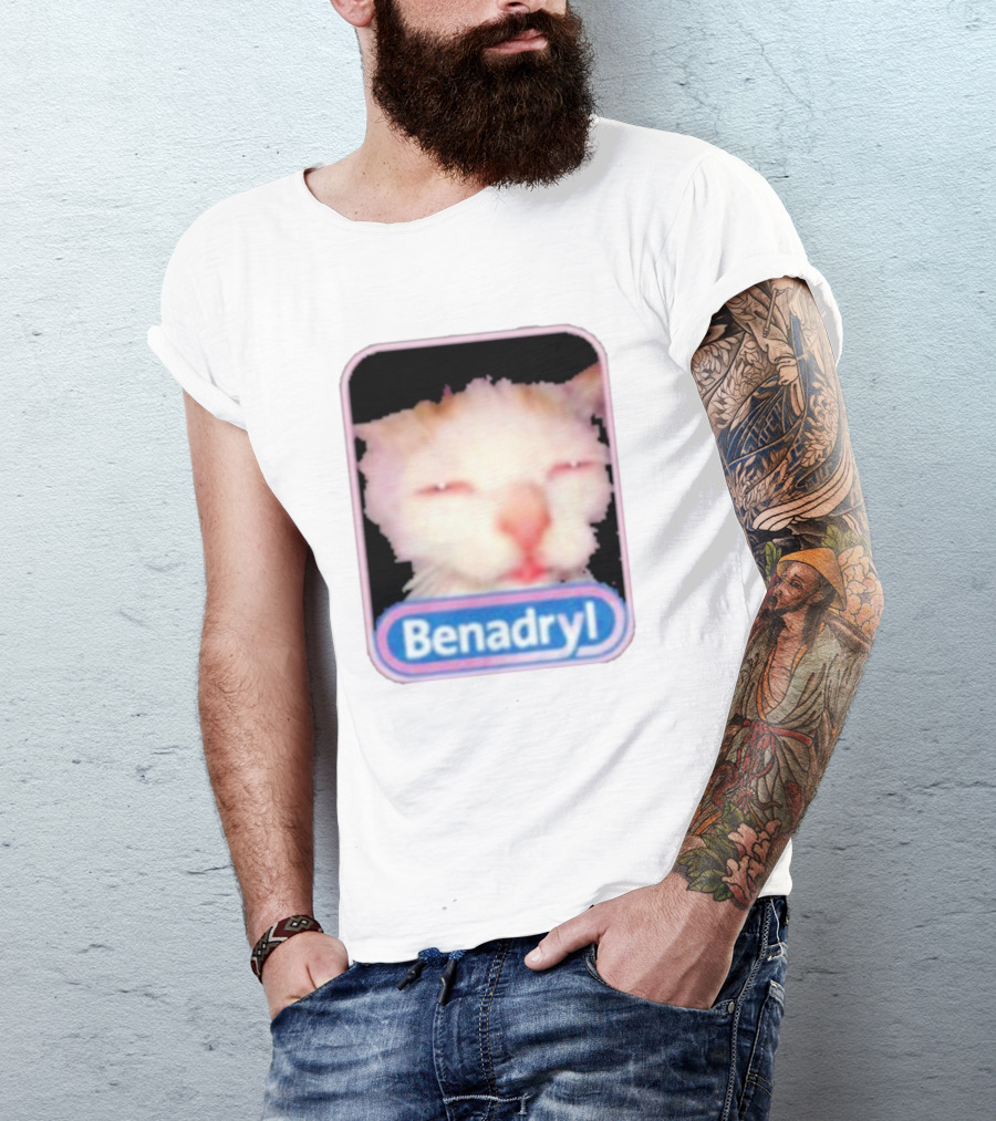 K45ink Benadryl Meme Cat Face Close-Up T-Shirt