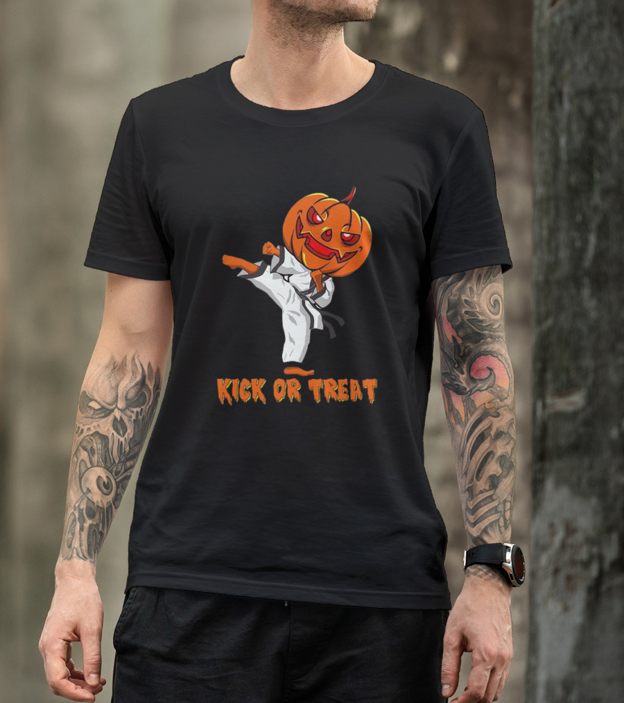 Kick Or Treat Taekwondo Pumpkin Halloween T-Shirt